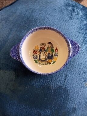 GORGEOUS Marked Henroit Quimper France 7" Dual Handle Bowl